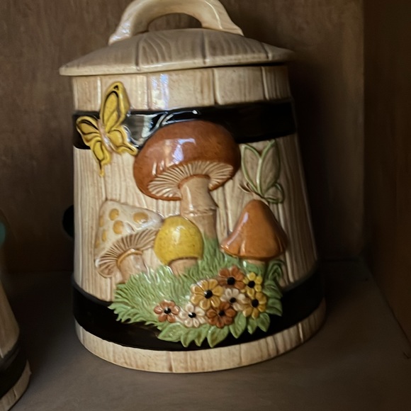 MUSHROOM CANISTER - Picture 2 of 4